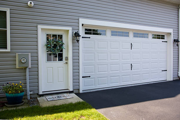 24/7 Emergency Garage Door Panel Replacement experts in Fox River Grove, IL